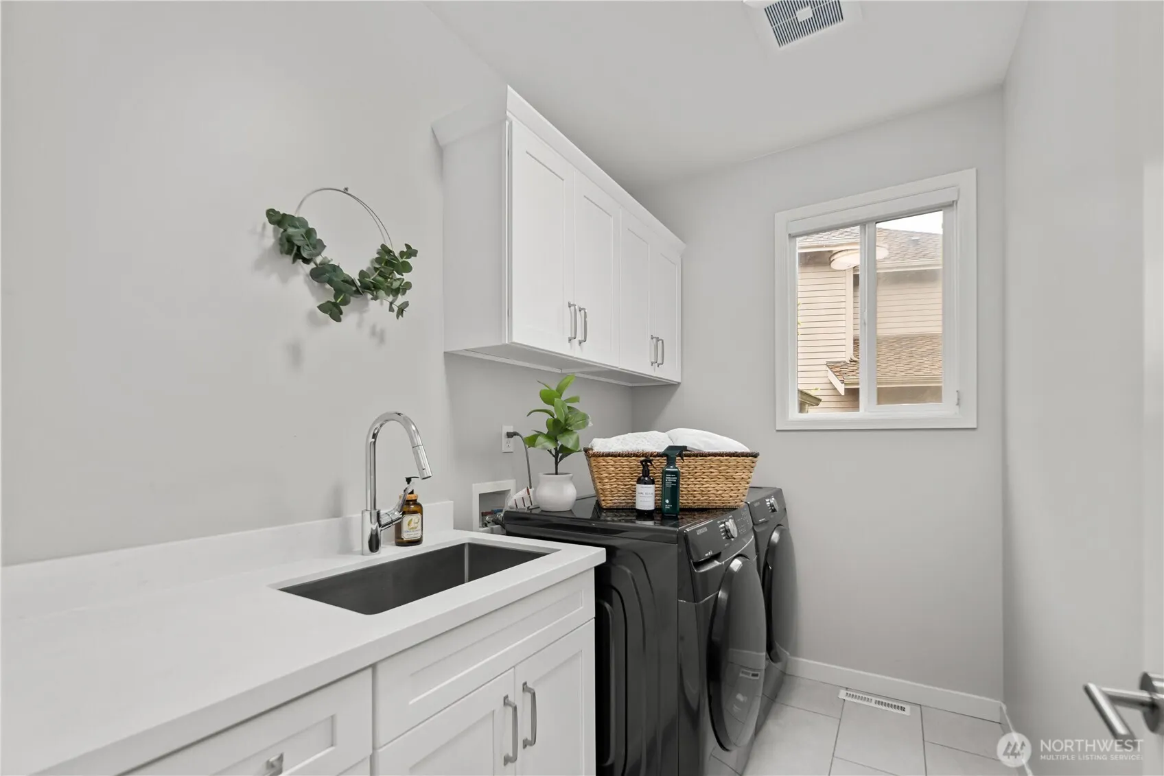 19618 NE 44th Place , Sammamish, WA 98074