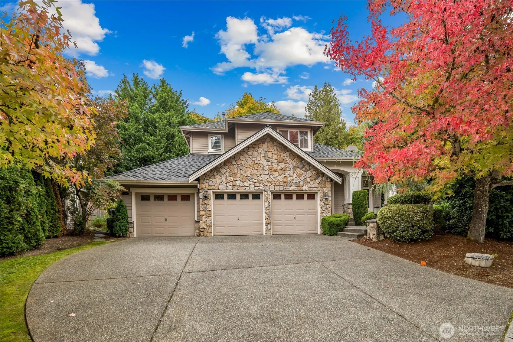19618 NE 44th Place , Sammamish, WA 98074