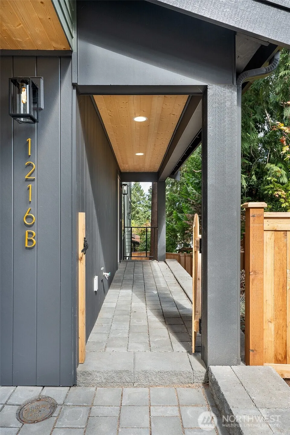 1216 B NE 103rd Street , Seattle, WA 98125