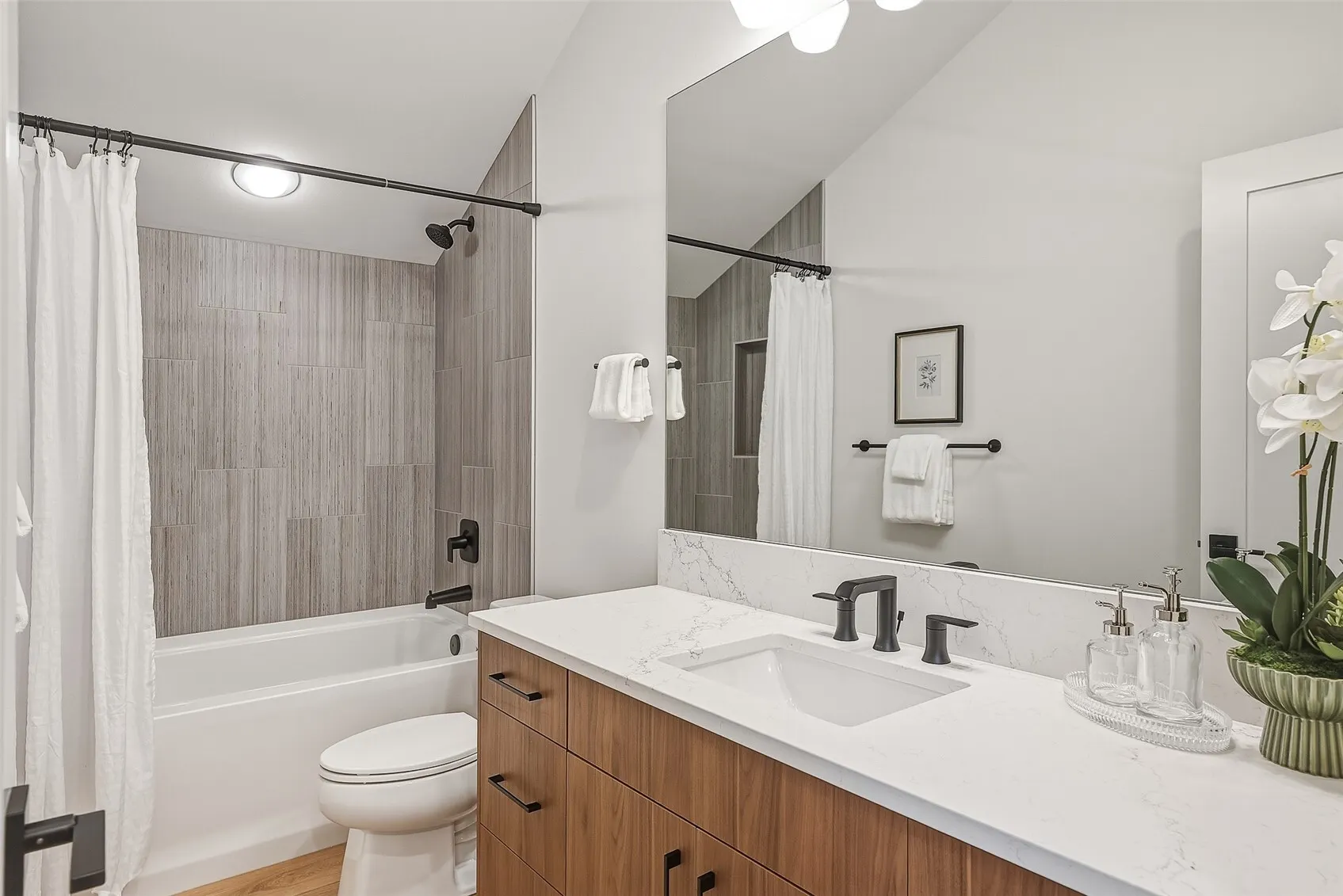 1216 B NE 103rd Street , Seattle, WA 98125