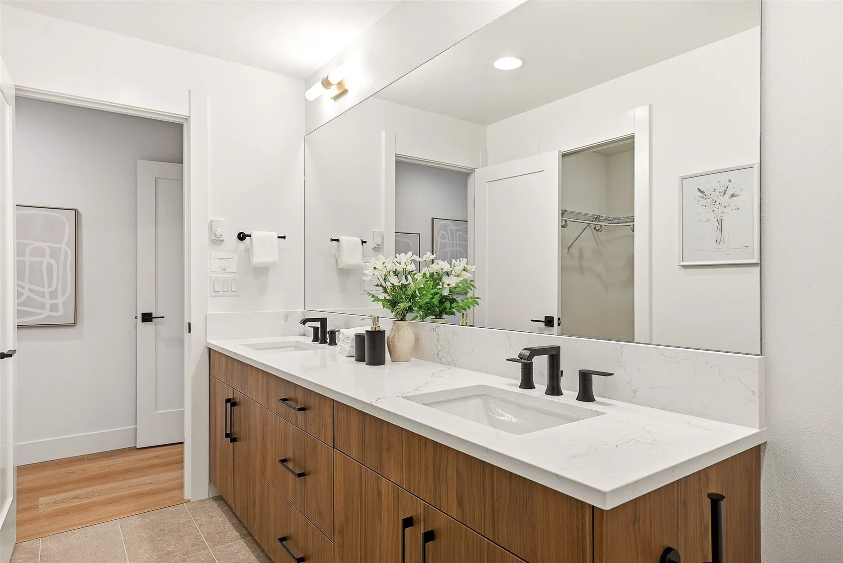 1216 B NE 103rd Street , Seattle, WA 98125