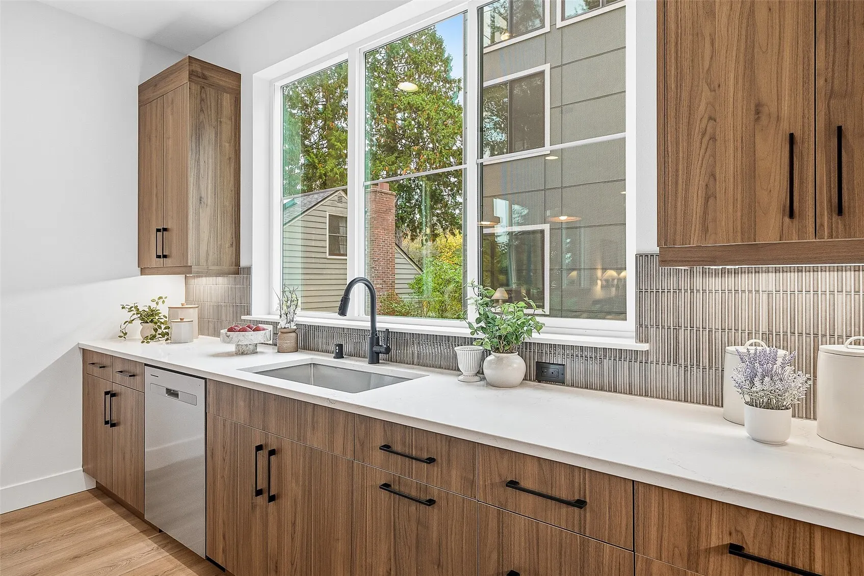 1216 B NE 103rd Street , Seattle, WA 98125