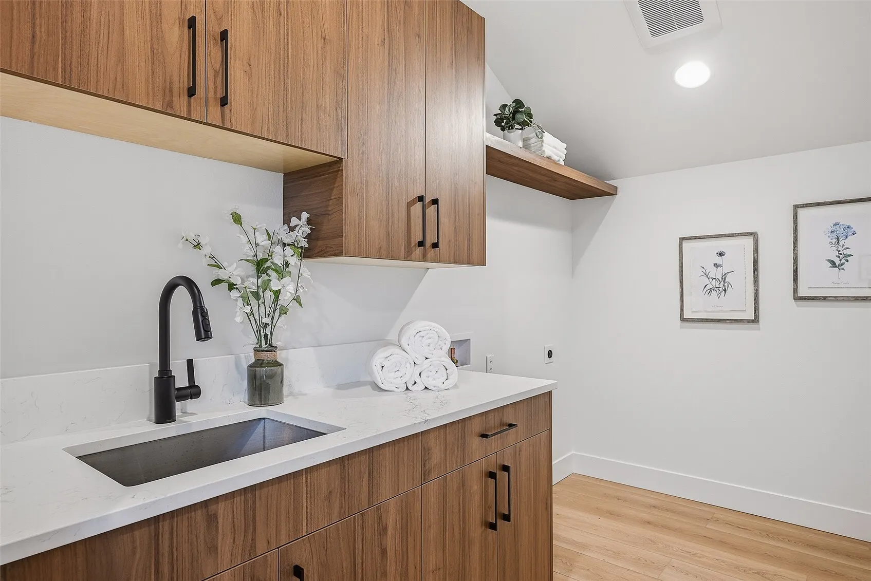 1216 B NE 103rd Street , Seattle, WA 98125