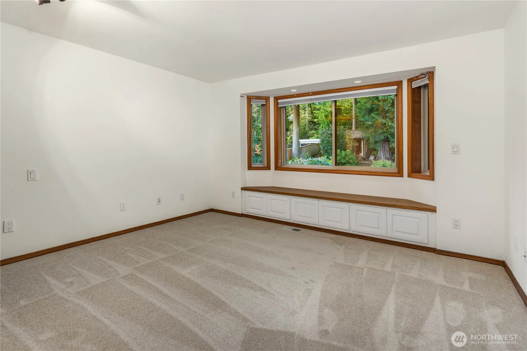 2235 Squak Mountain Loop SW, Issaquah, WA 98027