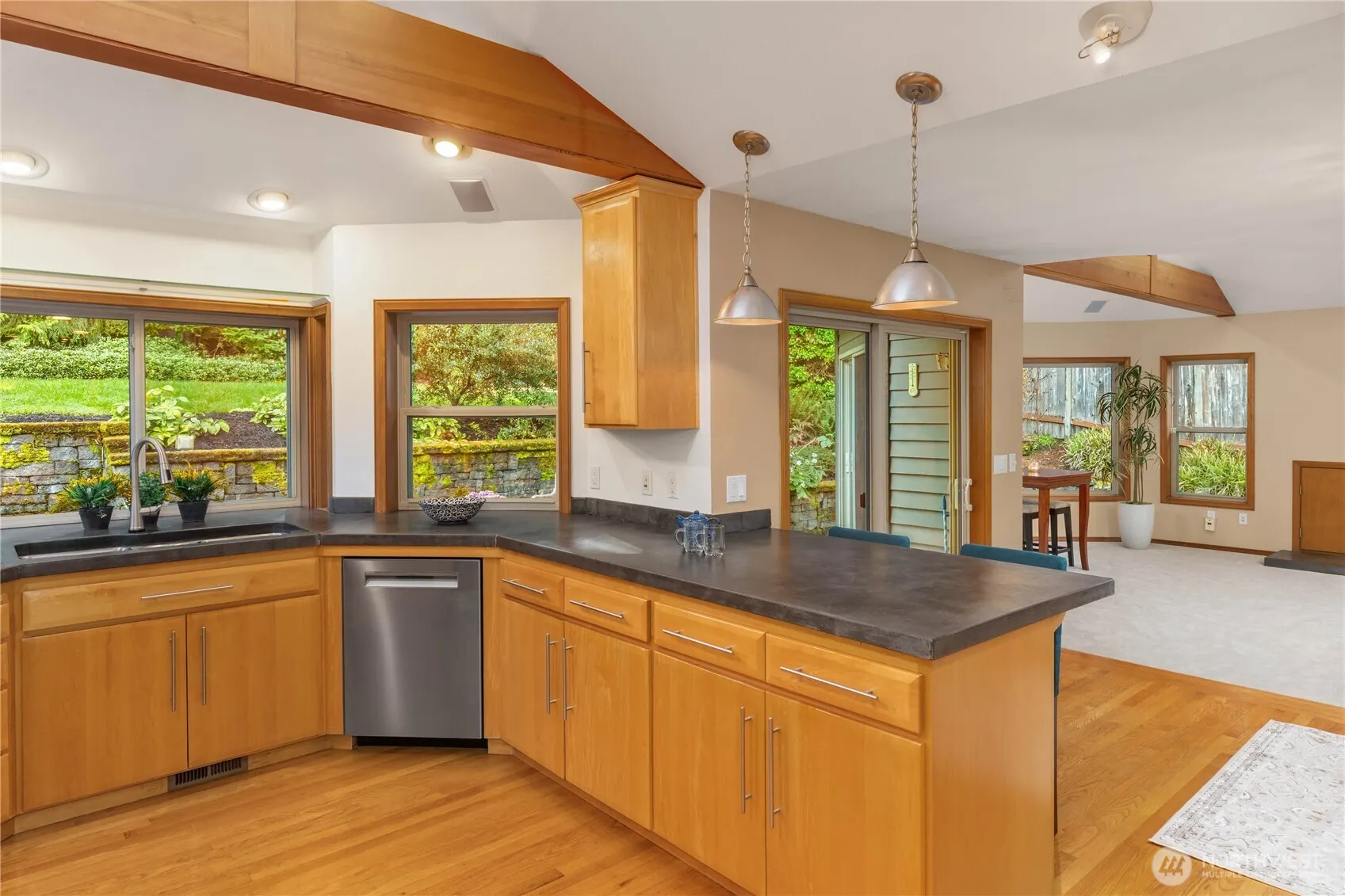 2235 Squak Mountain Loop SW, Issaquah, WA 98027