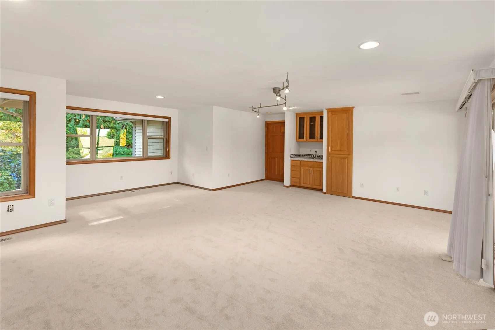 2235 Squak Mountain Loop SW, Issaquah, WA 98027