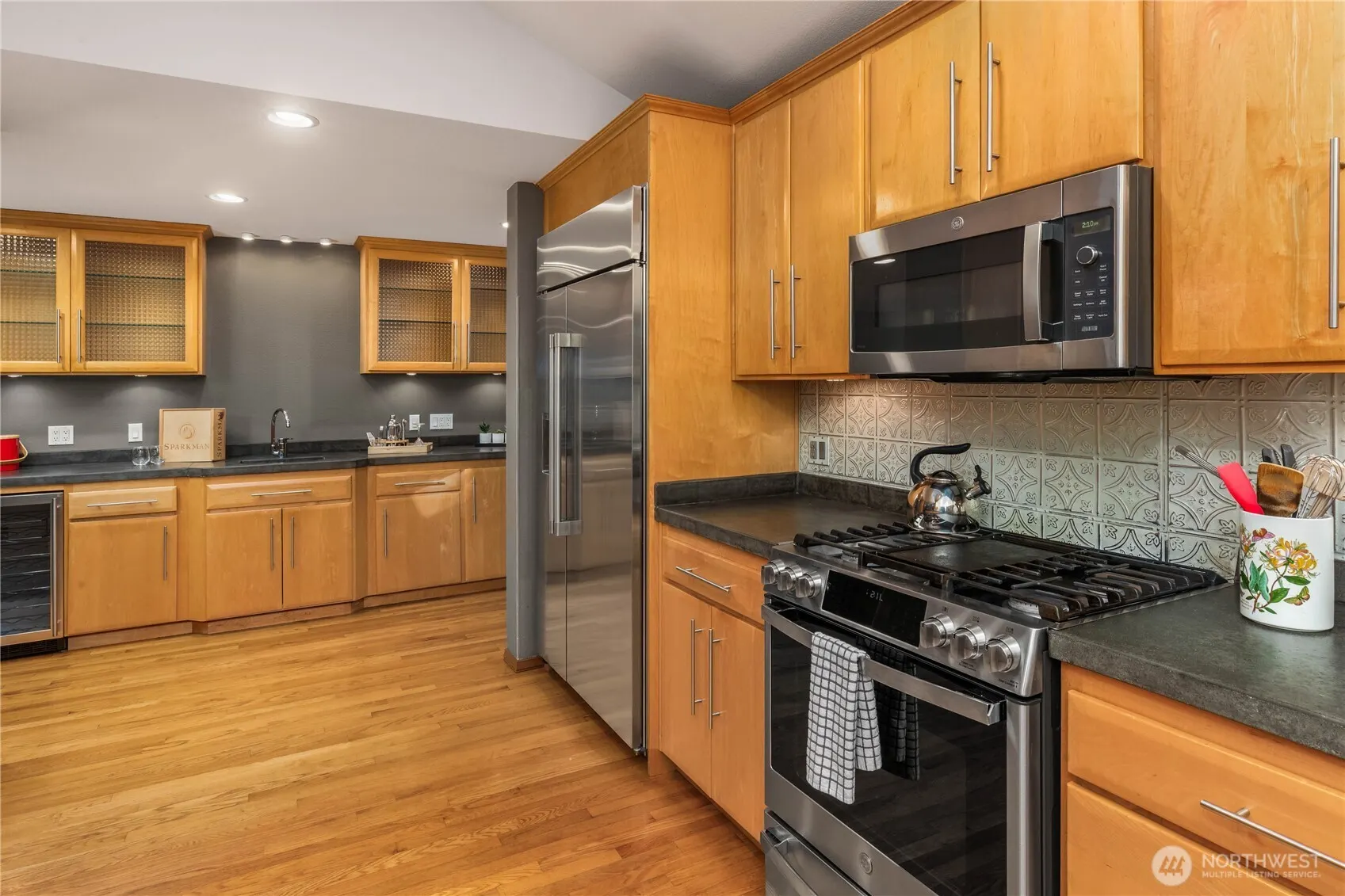 2235 Squak Mountain Loop SW, Issaquah, WA 98027