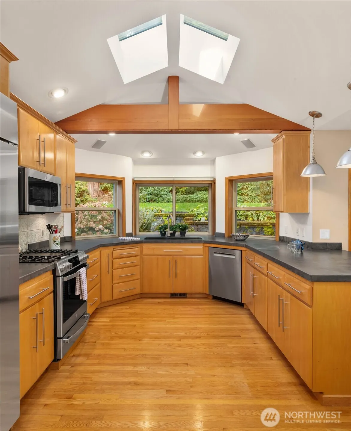 2235 Squak Mountain Loop SW, Issaquah, WA 98027