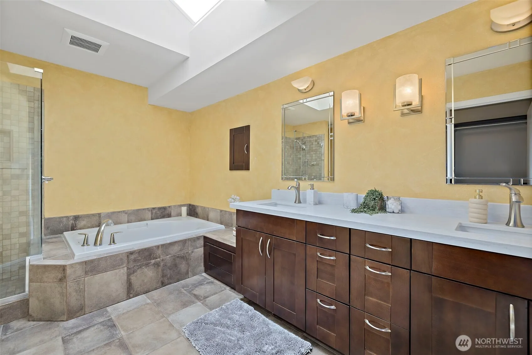 1819 221st Place NE, Sammamish, WA 98074