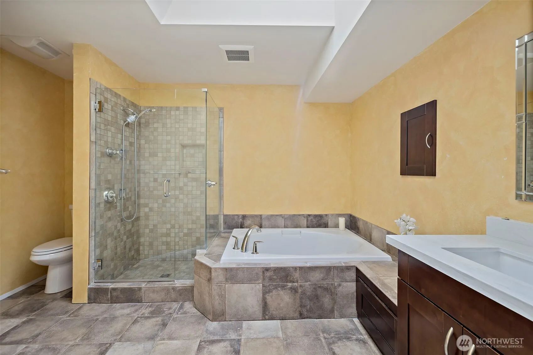 1819 221st Place NE, Sammamish, WA 98074