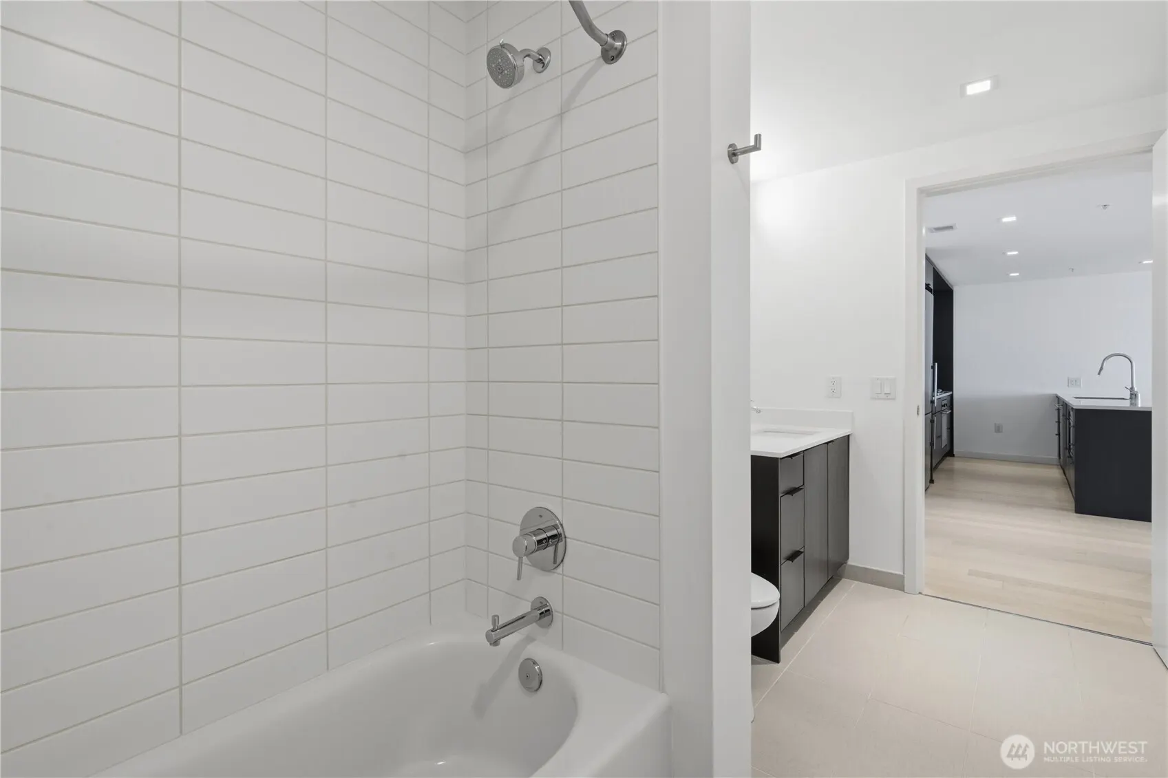 590 1st Avenue S #604, Seattle, WA 98104