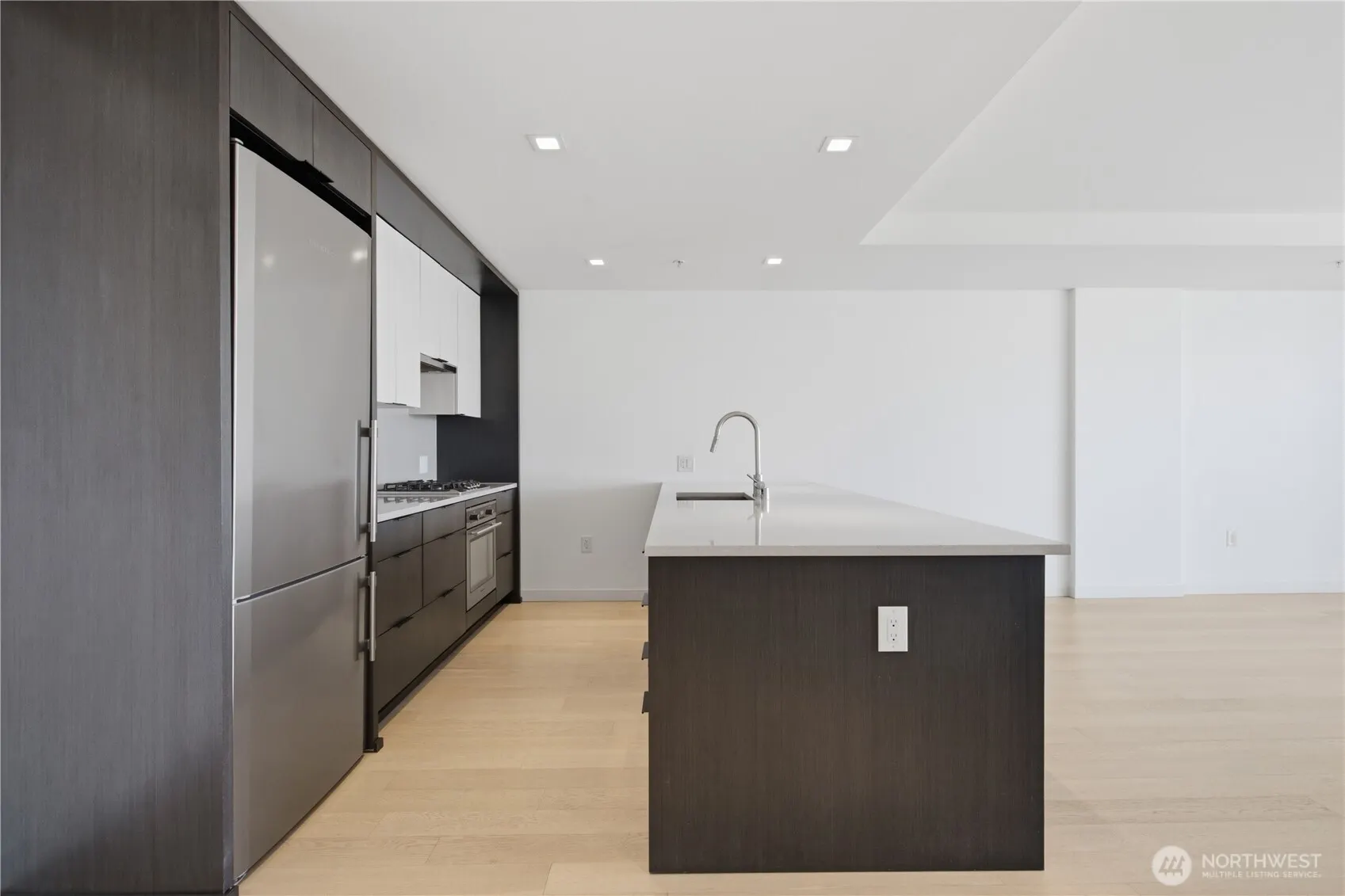 590 1st Avenue S #604, Seattle, WA 98104