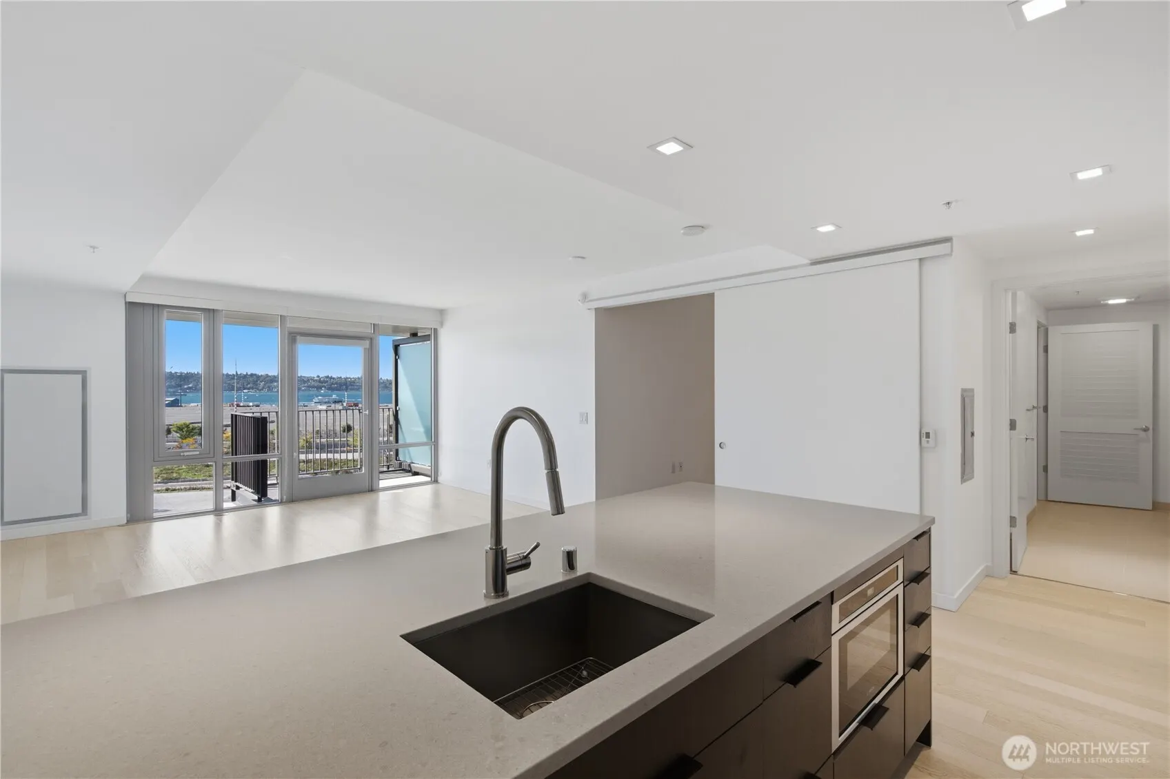590 1st Avenue S #604, Seattle, WA 98104