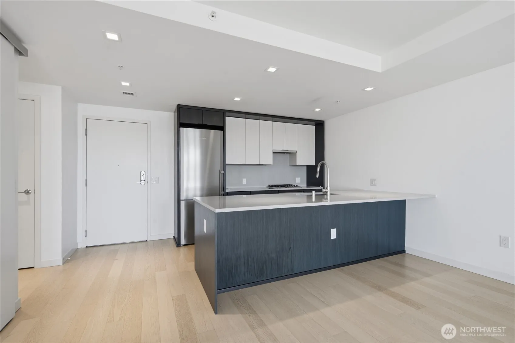 590 1st Avenue S #604, Seattle, WA 98104