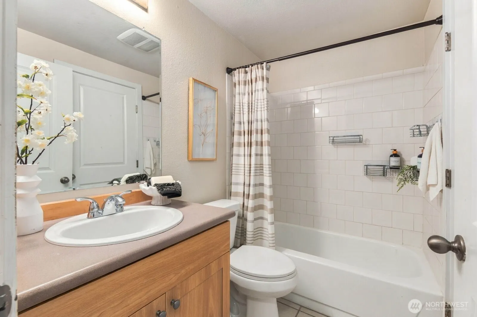 14124 NE 181st Place #H302, Woodinville, WA 98072-8557