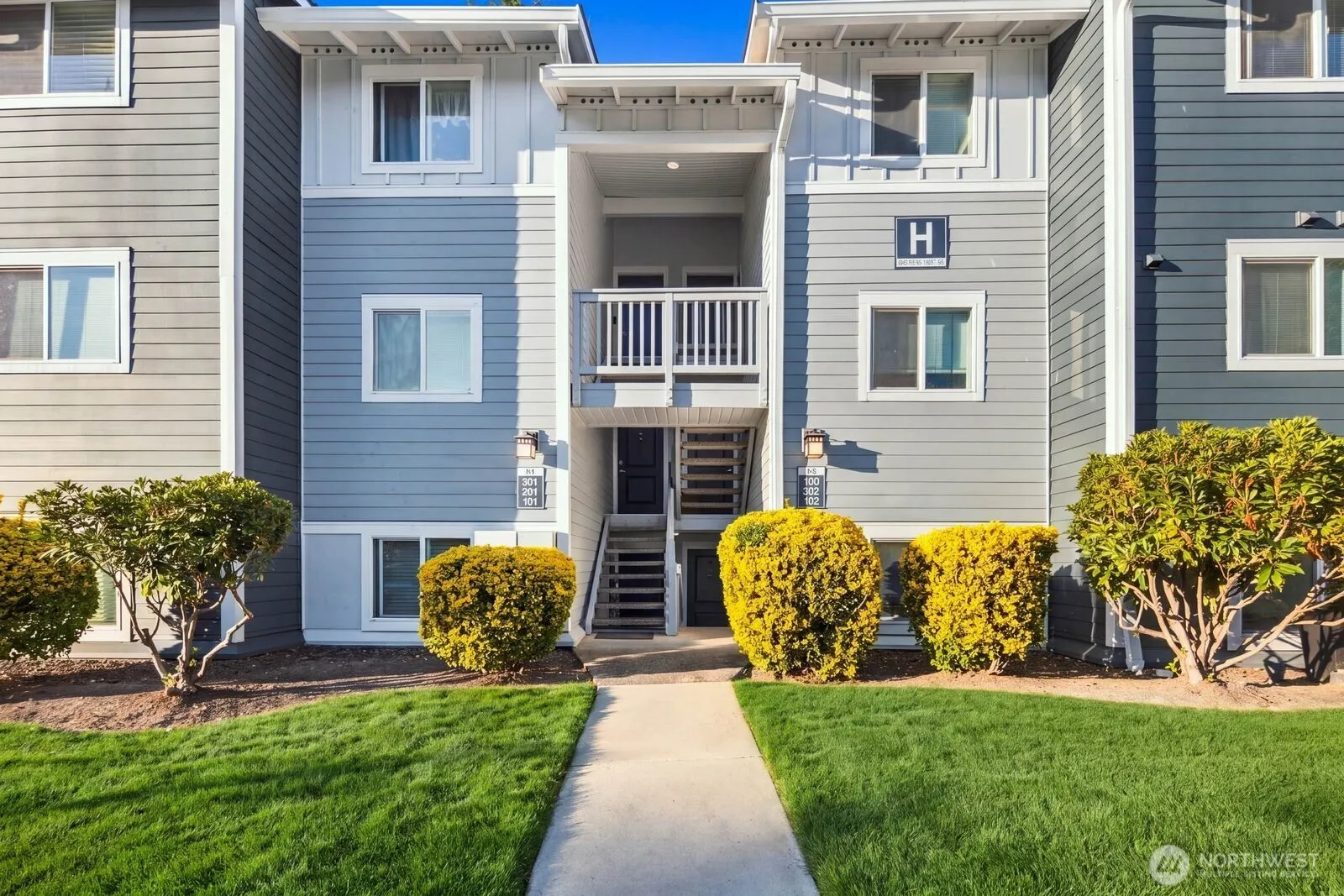 14124 NE 181st Place #H302, Woodinville, WA 98072-8557
