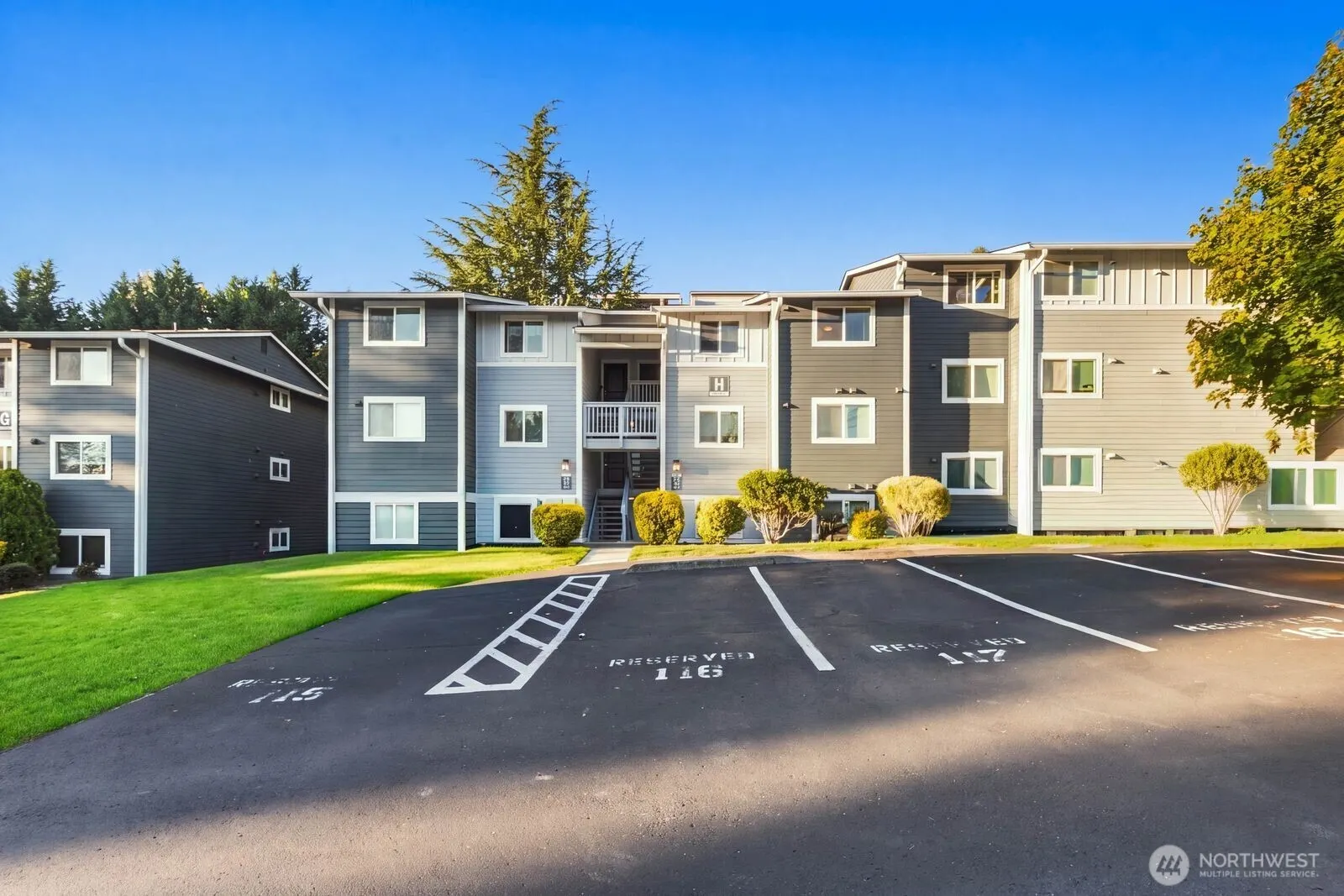 14124 NE 181st Place #H302, Woodinville, WA 98072-8557