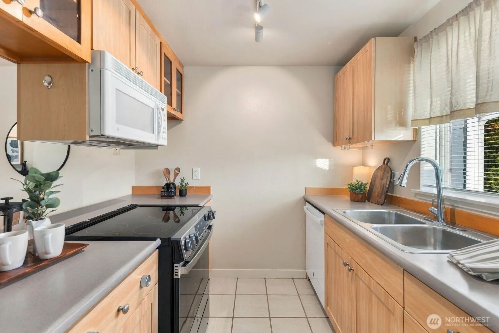 14124 NE 181st Place #H302, Woodinville, WA 98072-8557