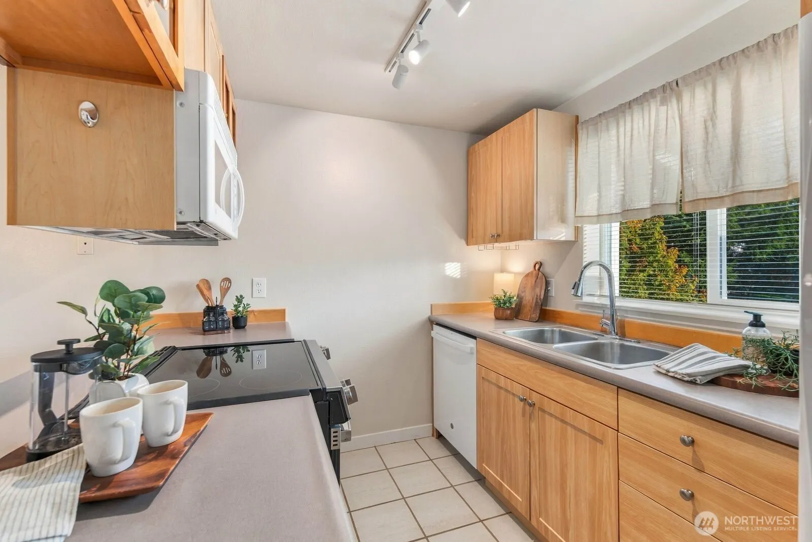 14124 NE 181st Place #H302, Woodinville, WA 98072-8557