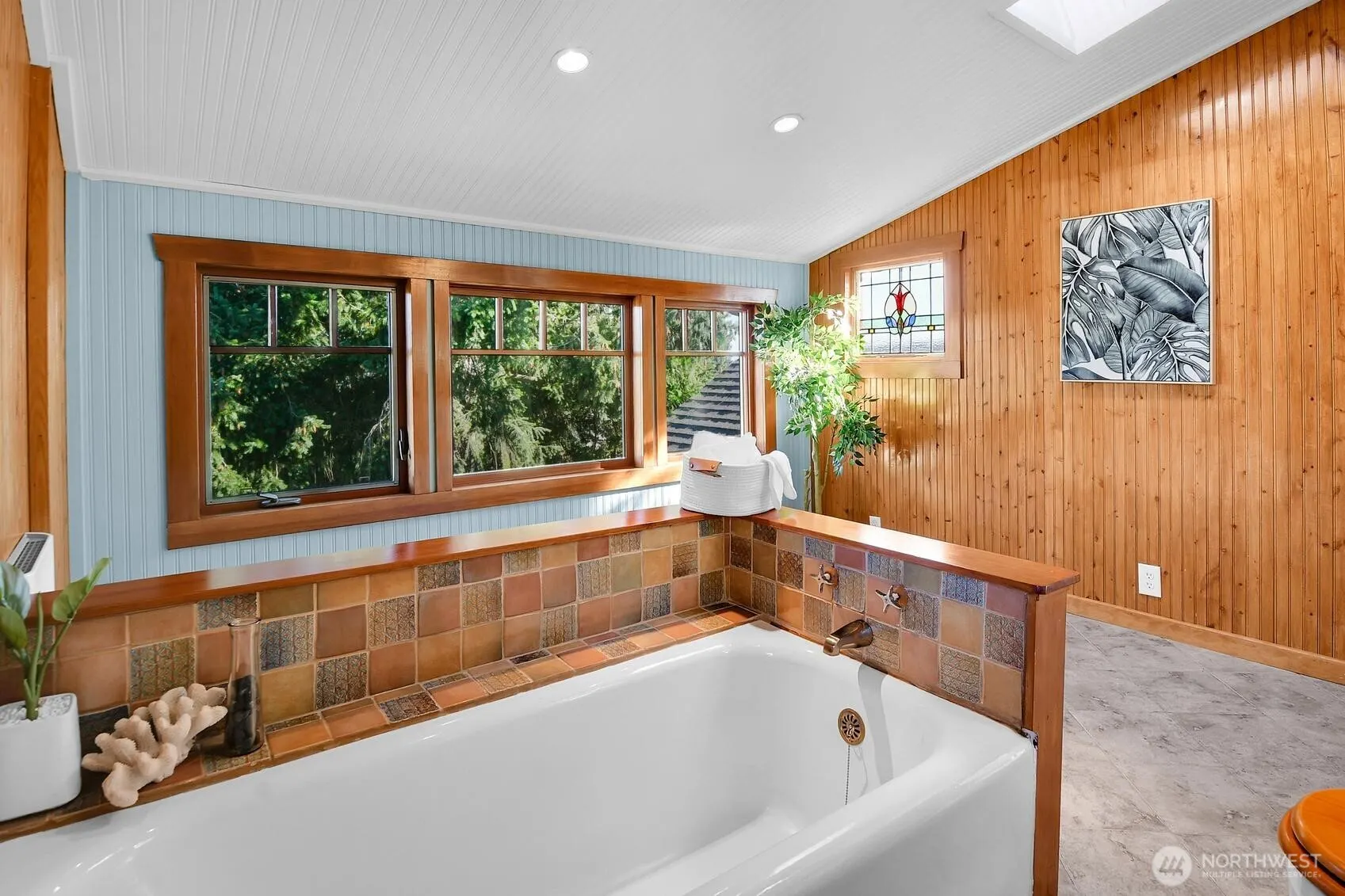 8024 16th Avenue NE, Seattle, WA 98115