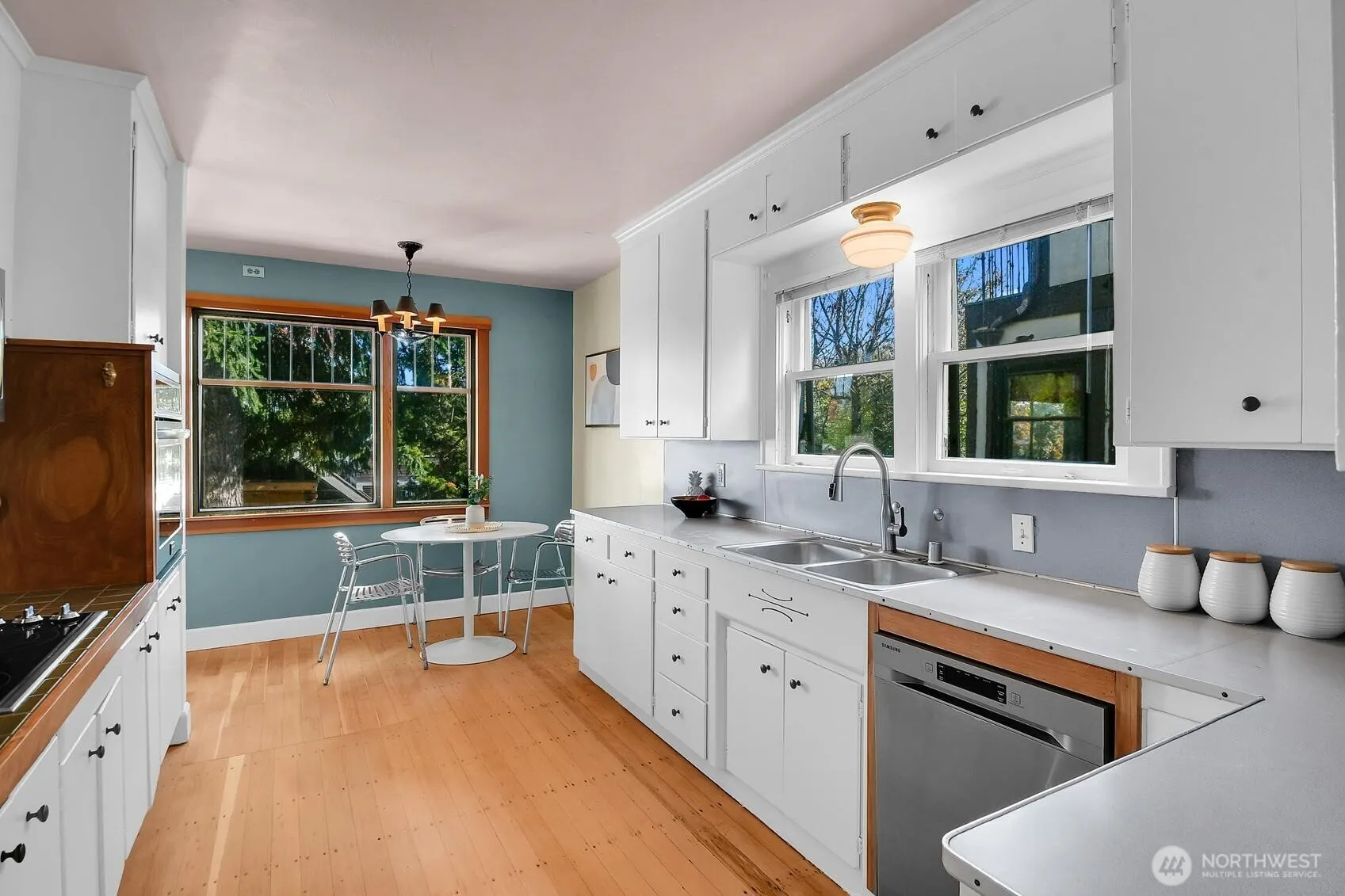 8024 16th Avenue NE, Seattle, WA 98115