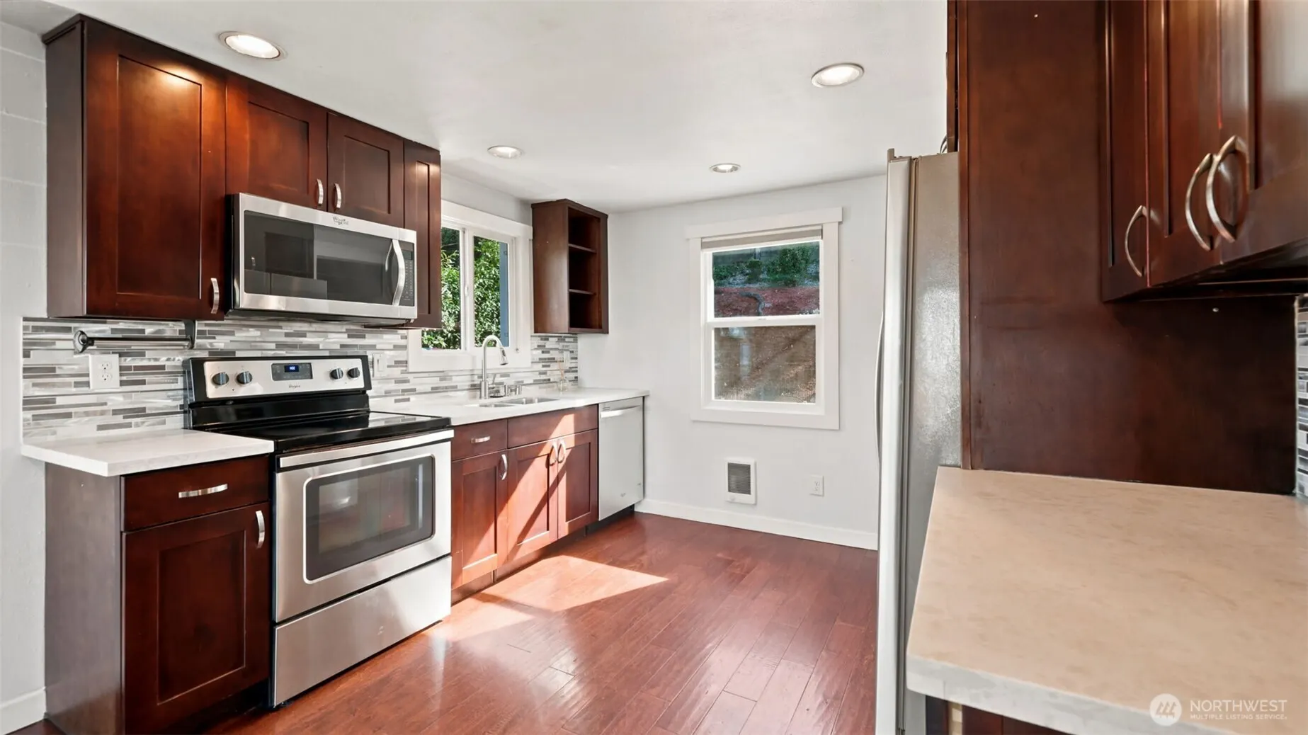 470 Grandey Way NE, Renton, WA 98056