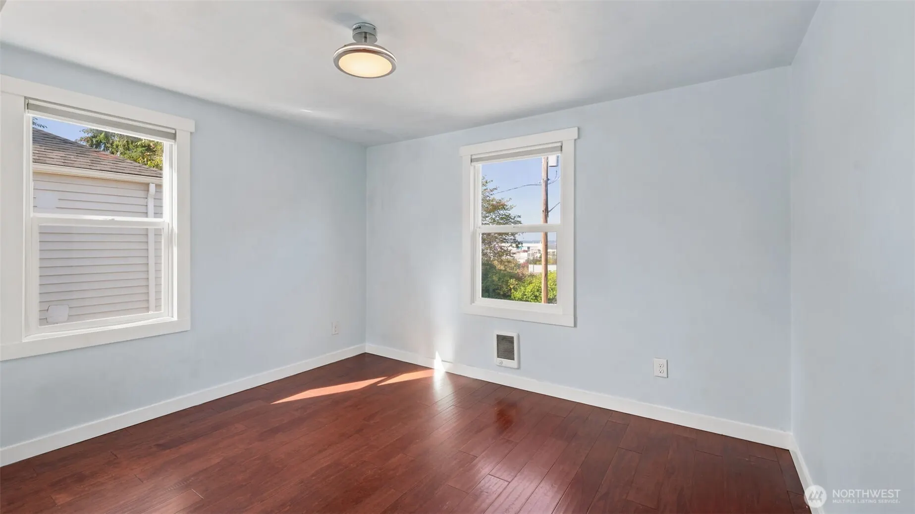 470 Grandey Way NE, Renton, WA 98056