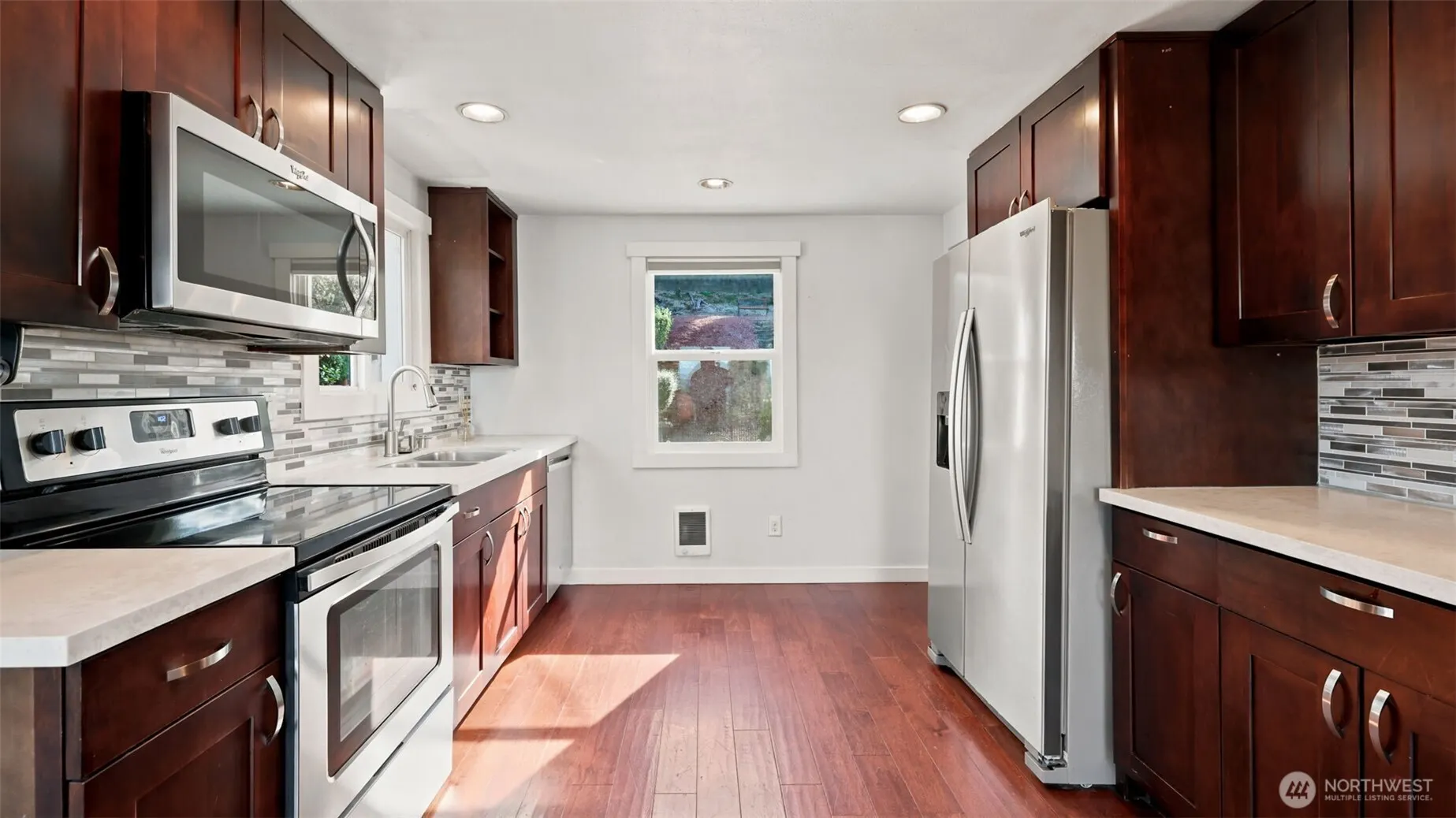 470 Grandey Way NE, Renton, WA 98056