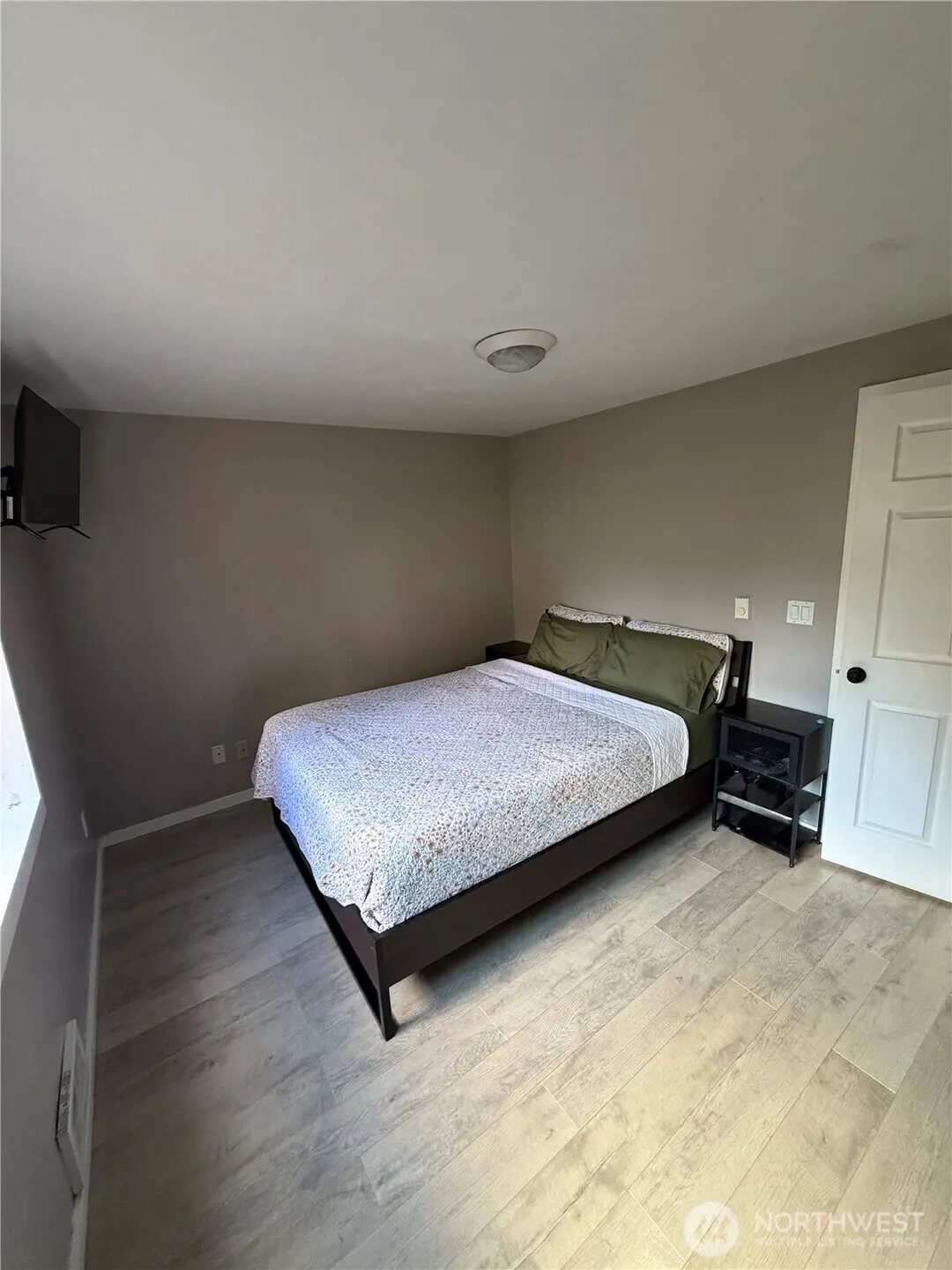 17515 118th Avenue SE #B6, Renton, WA 98058-6098