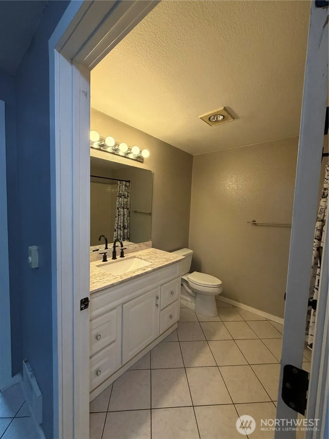 17515 118th Avenue SE #B6, Renton, WA 98058-6098