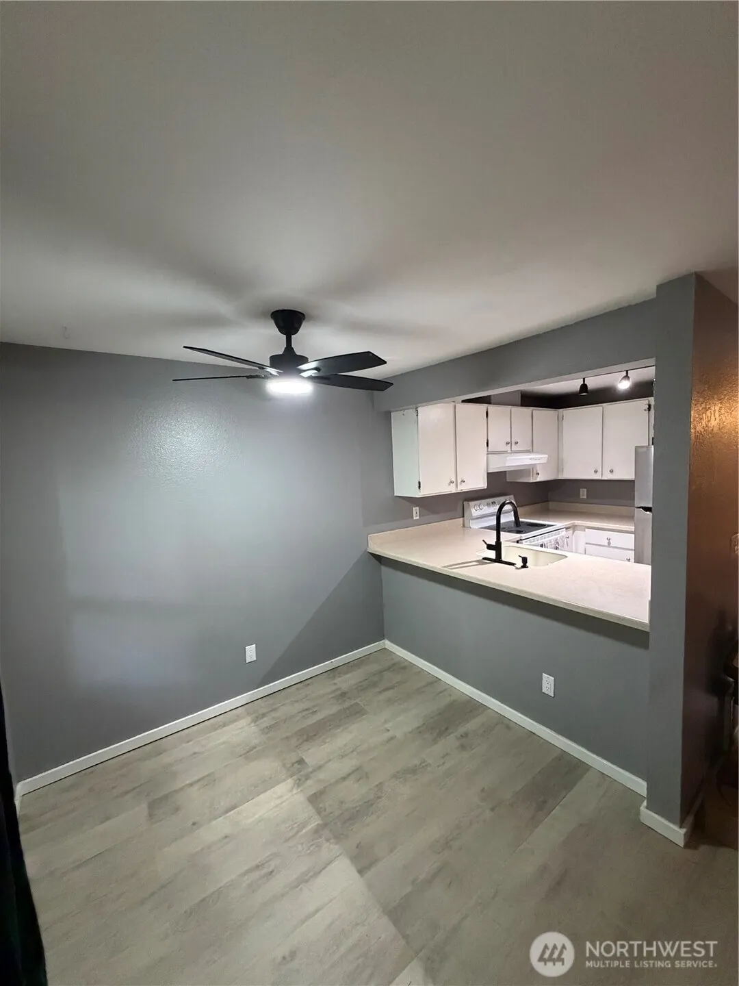 17515 118th Avenue SE #B6, Renton, WA 98058-6098