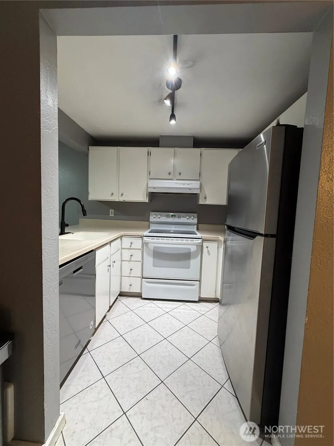 17515 118th Avenue SE #B6, Renton, WA 98058-6098