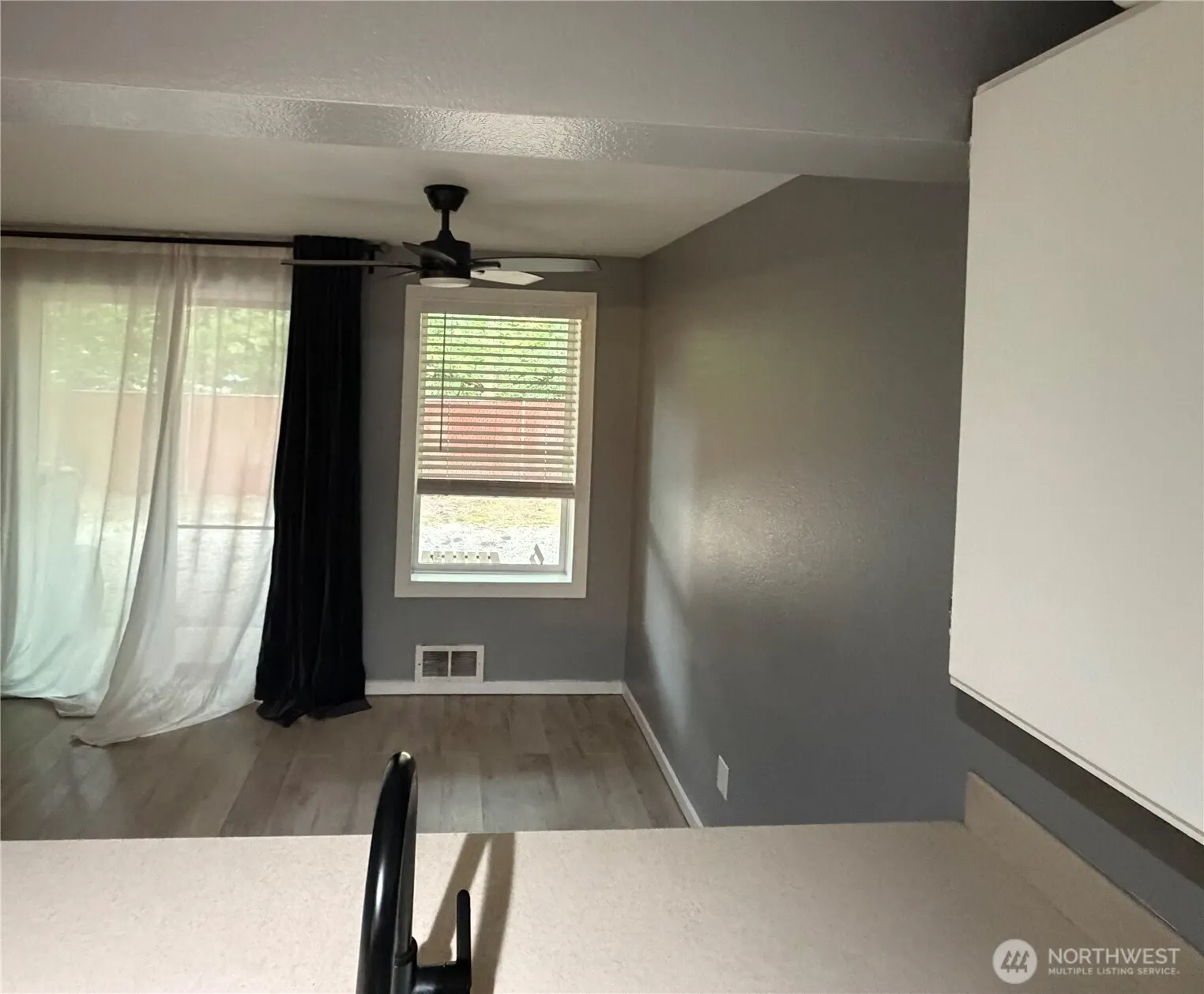 17515 118th Avenue SE #B6, Renton, WA 98058-6098