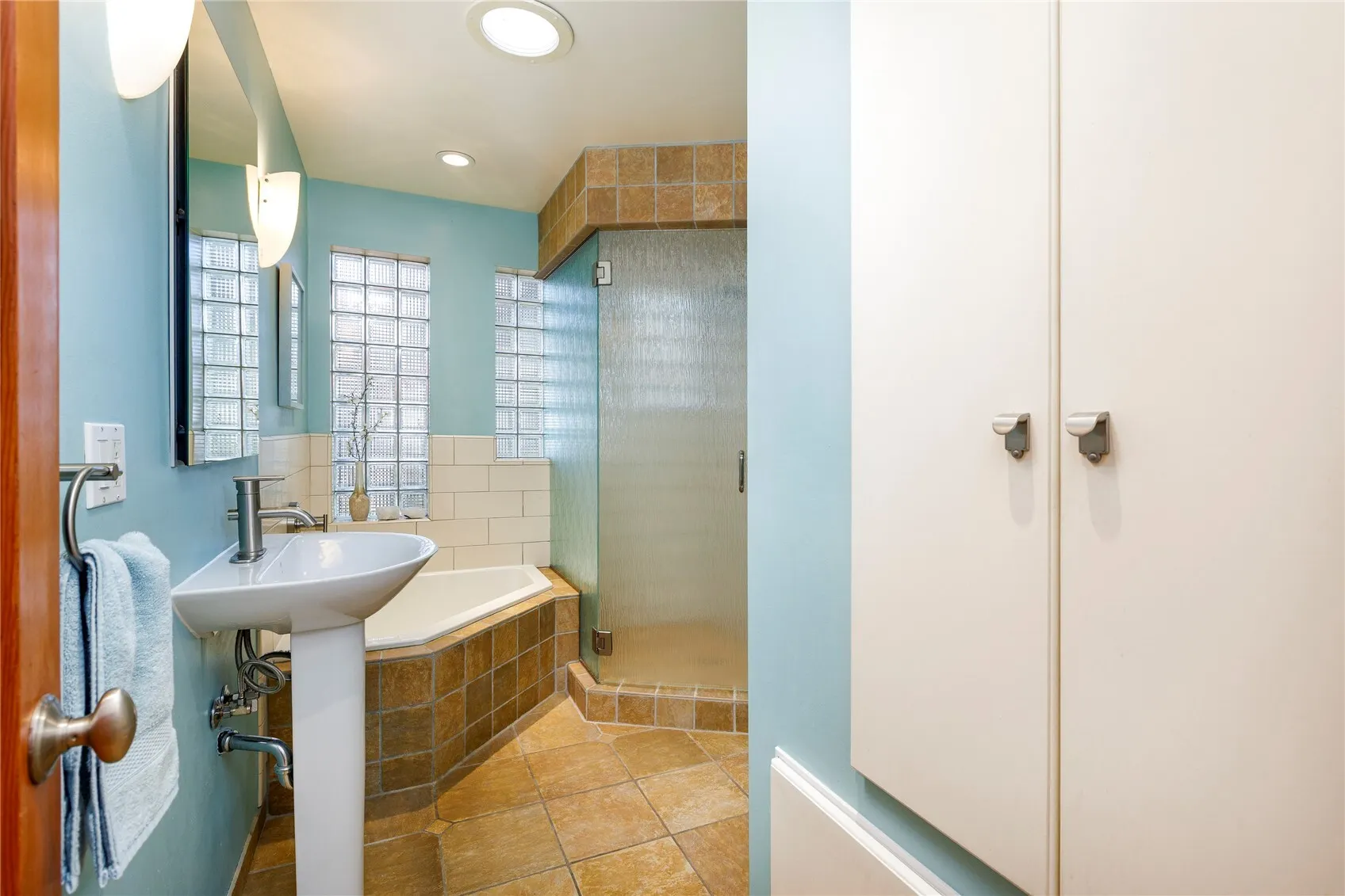 12051 4th Avenue NW, Seattle, WA 98177-4518