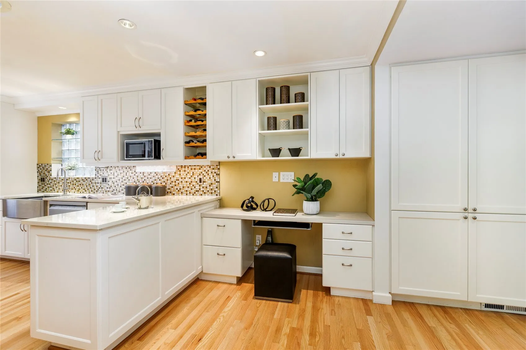 12051 4th Avenue NW, Seattle, WA 98177-4518