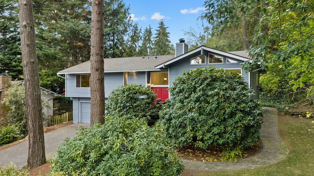 6504 119th Avenue SE, Bellevue, WA 98006