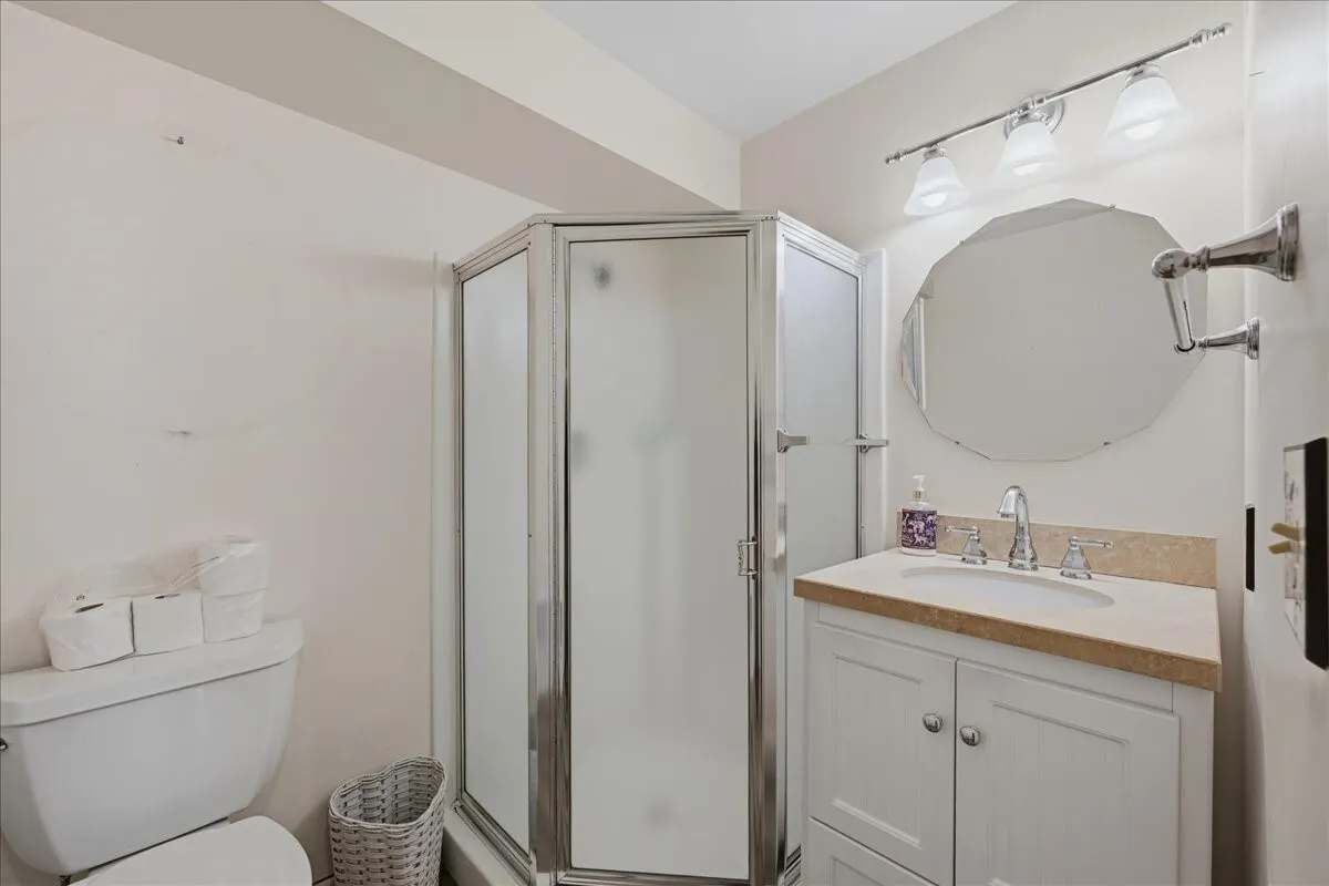 3868 NE 113th Street , Seattle, WA 98125-5741