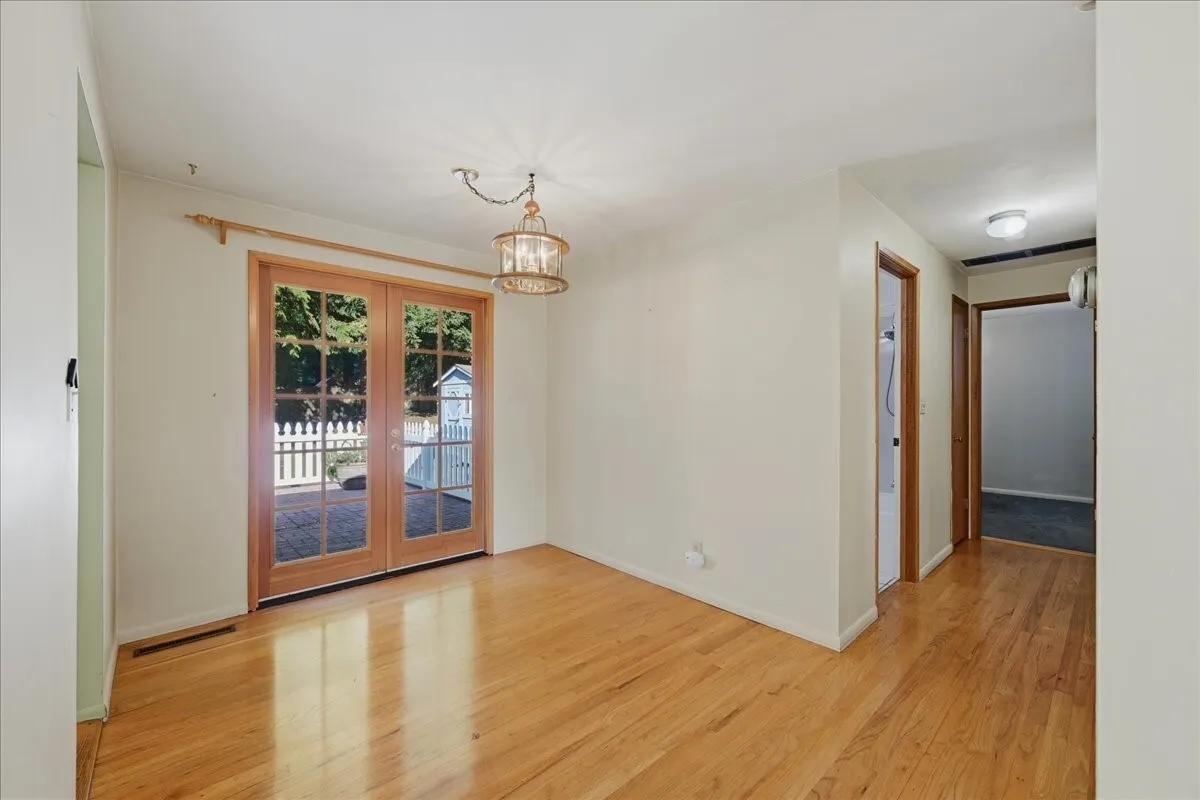 3868 NE 113th Street , Seattle, WA 98125-5741