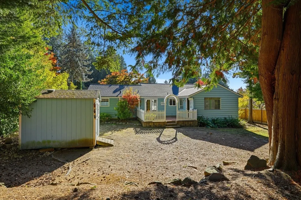 3868 NE 113th Street , Seattle, WA 98125-5741