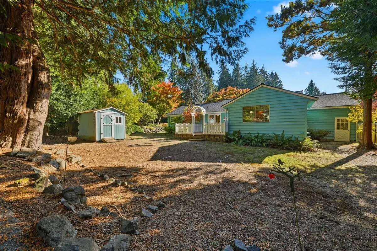 3868 NE 113th Street , Seattle, WA 98125-5741