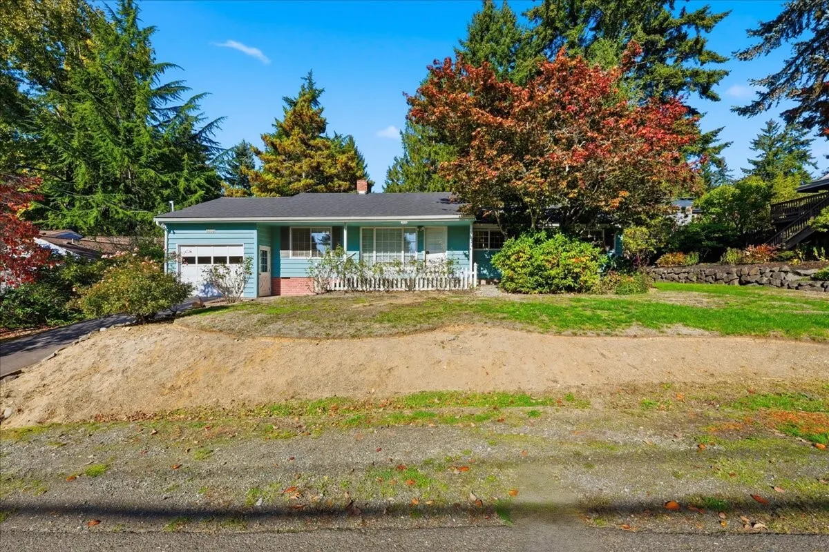 3868 NE 113th Street , Seattle, WA 98125-5741