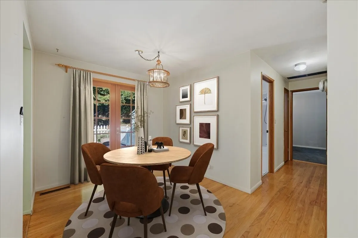 3868 NE 113th Street , Seattle, WA 98125-5741