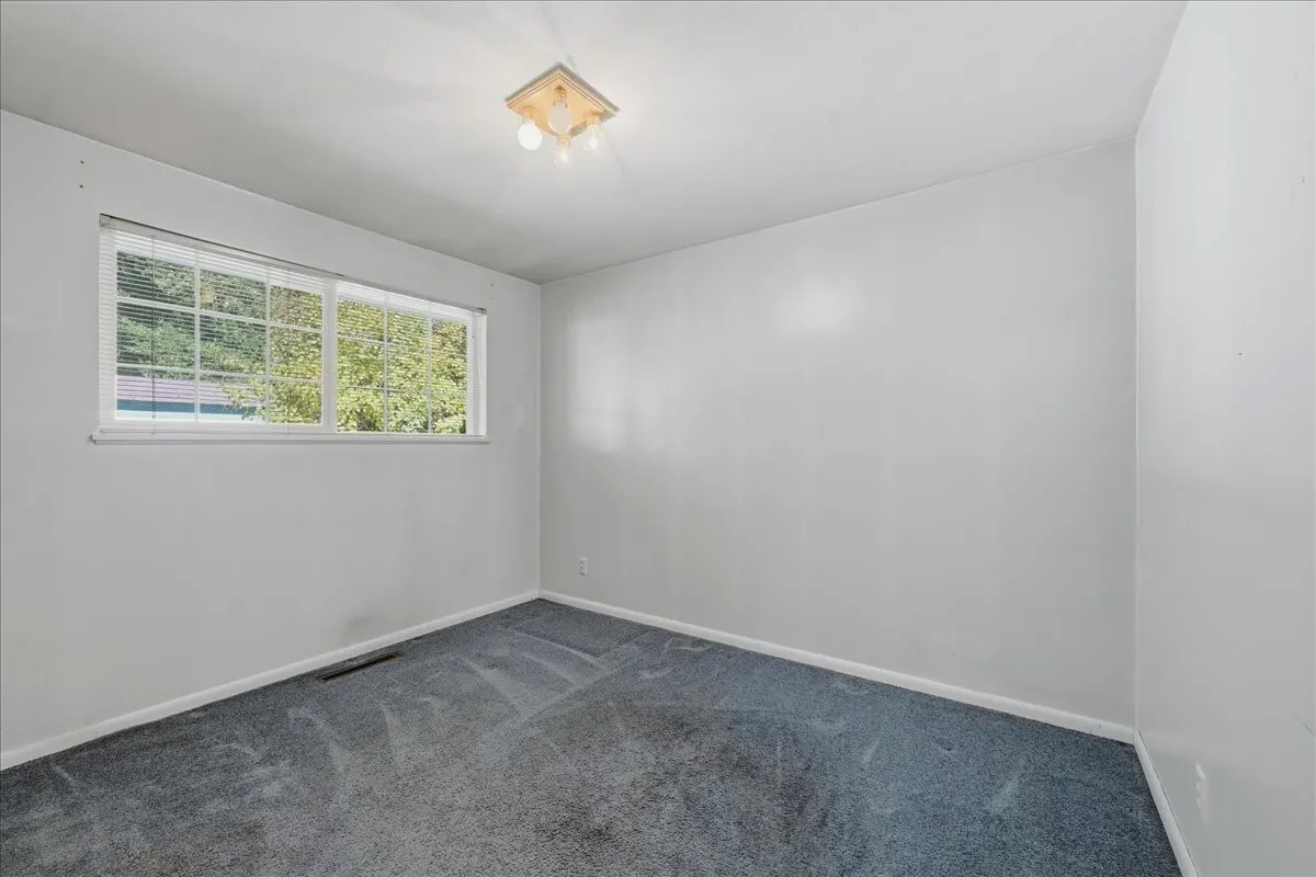 3868 NE 113th Street , Seattle, WA 98125-5741