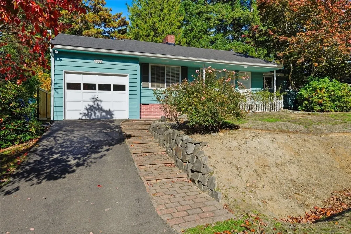 3868 NE 113th Street , Seattle, WA 98125-5741