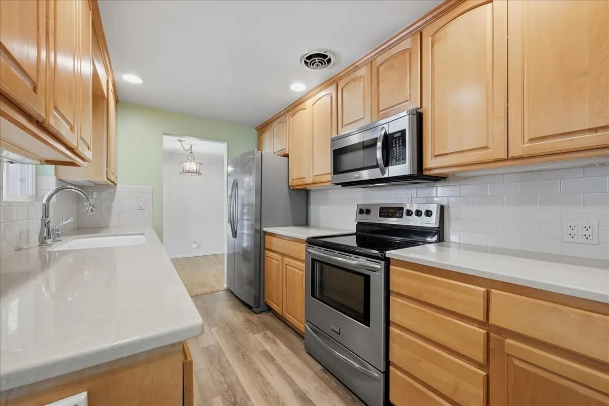 3868 NE 113th Street , Seattle, WA 98125-5741