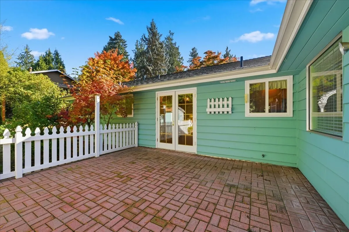 3868 NE 113th Street , Seattle, WA 98125-5741