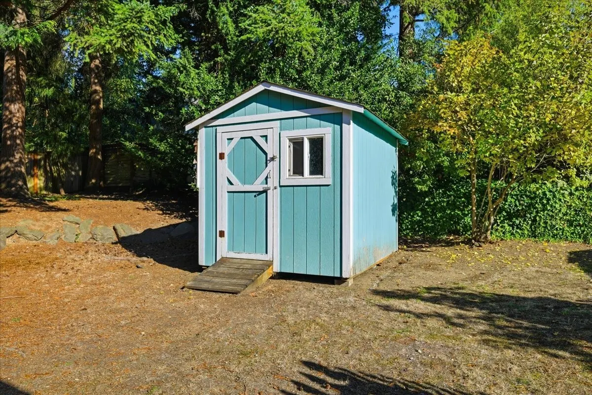 3868 NE 113th Street , Seattle, WA 98125-5741