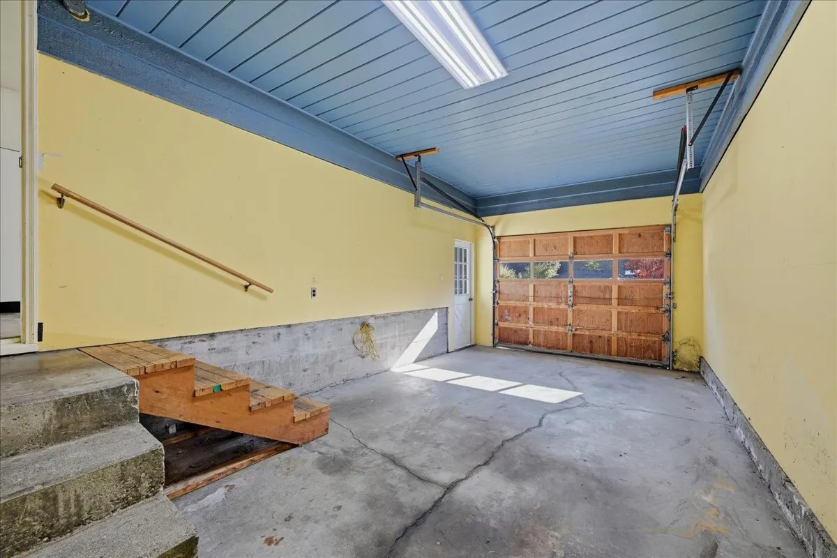 3868 NE 113th Street , Seattle, WA 98125-5741