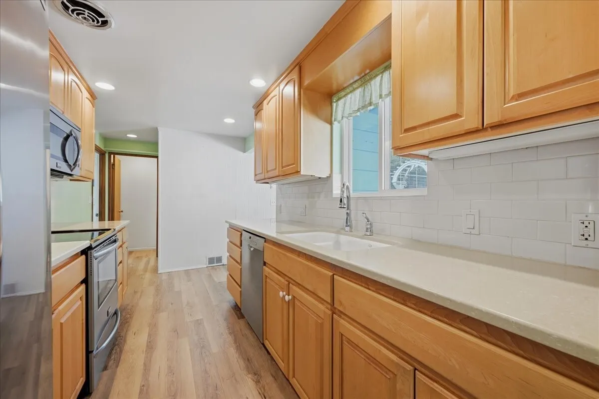 3868 NE 113th Street , Seattle, WA 98125-5741