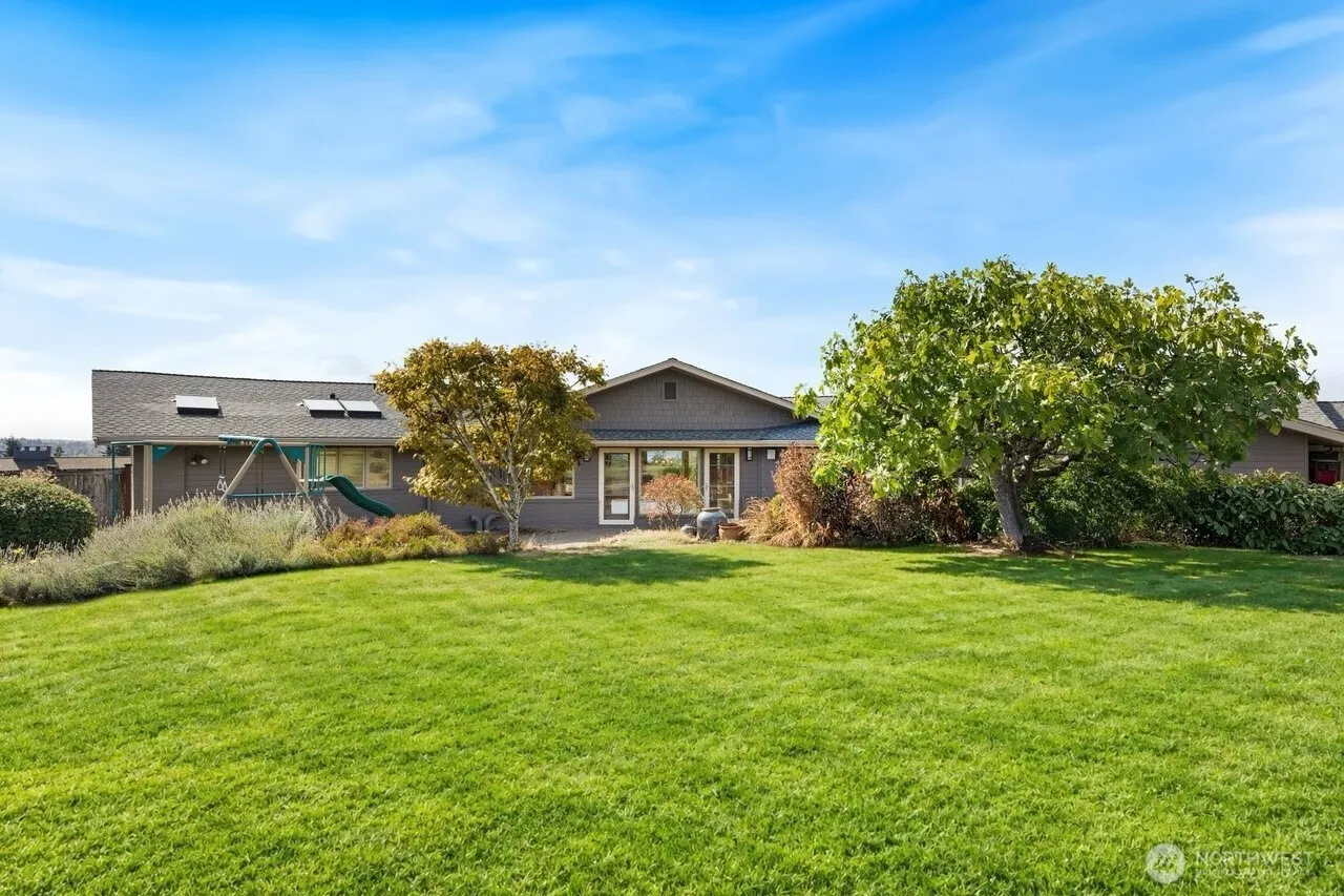 9600 Hilltop Rd , Bellevue, WA 98004